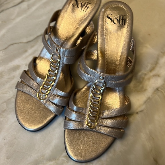 Soft Sandals, Kitten Heel Sz 8 - Picture 14 of 14
